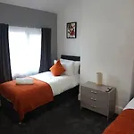 Cosy Home In Sutton Coldfield Sleeps 5