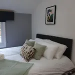 Cosy Home In Sutton Coldfield Sleeps 5