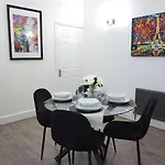 Cosy Home In Sutton Coldfield Sleeps 5
