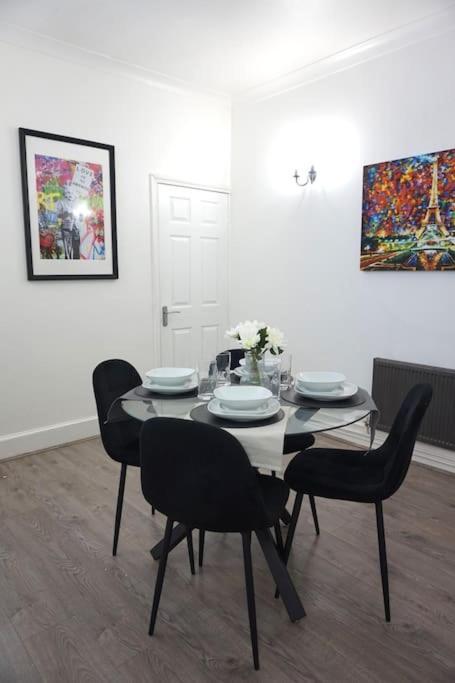 Holiday home Cosy In Sutton Coldfield Sleeps 5 *