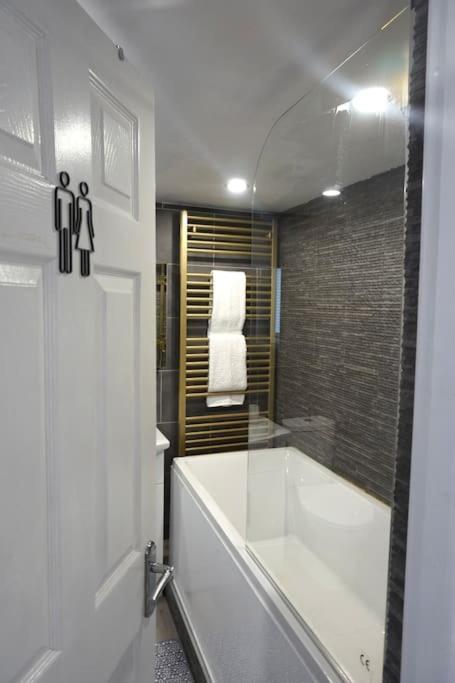 Cosy In Sutton Coldfield Sleeps 5 Holiday home