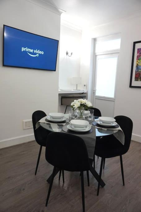 Cosy In Sutton Coldfield Sleeps 5 Holiday home *