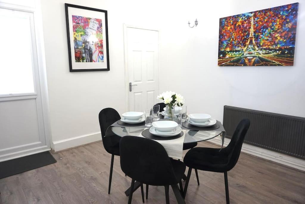 Holiday home Cosy In Sutton Coldfield Sleeps 5 *